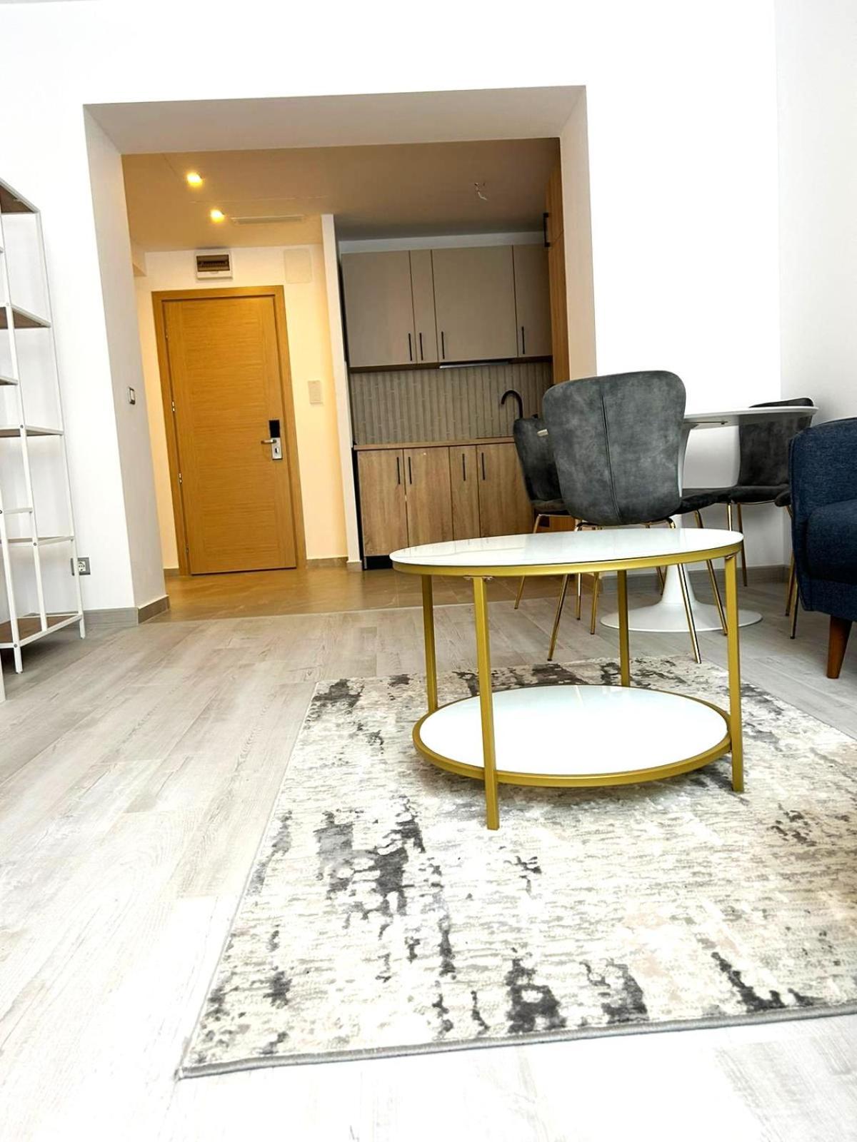 Yamaluxe - Silent & Warm With Many Facilities Bucarest